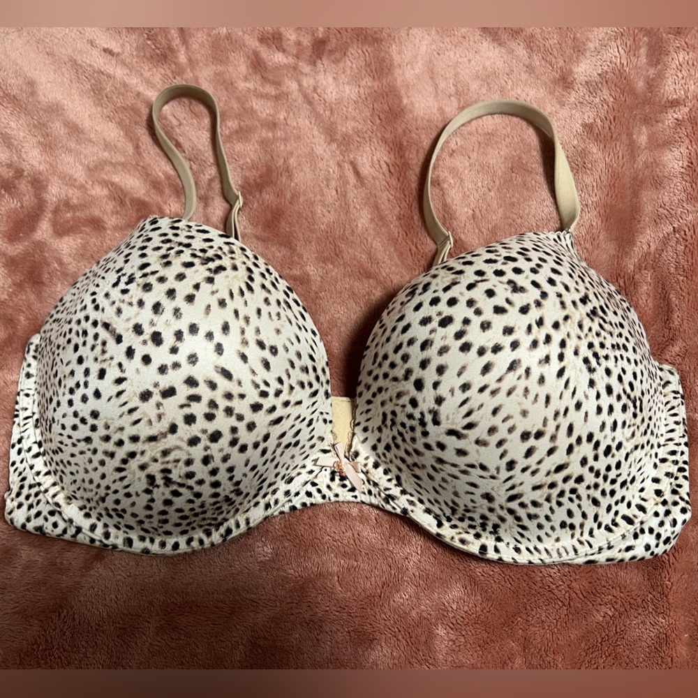 38DD Victoria’s Secret bra
